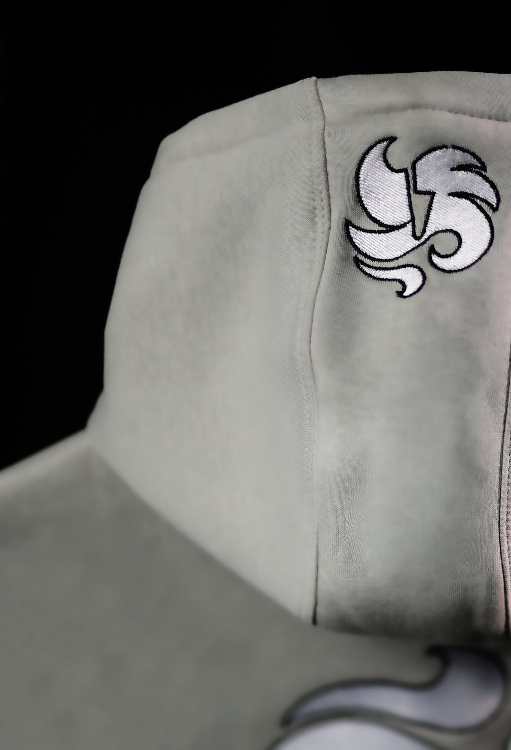 LUNAR SILVER AEROZ HOODIE