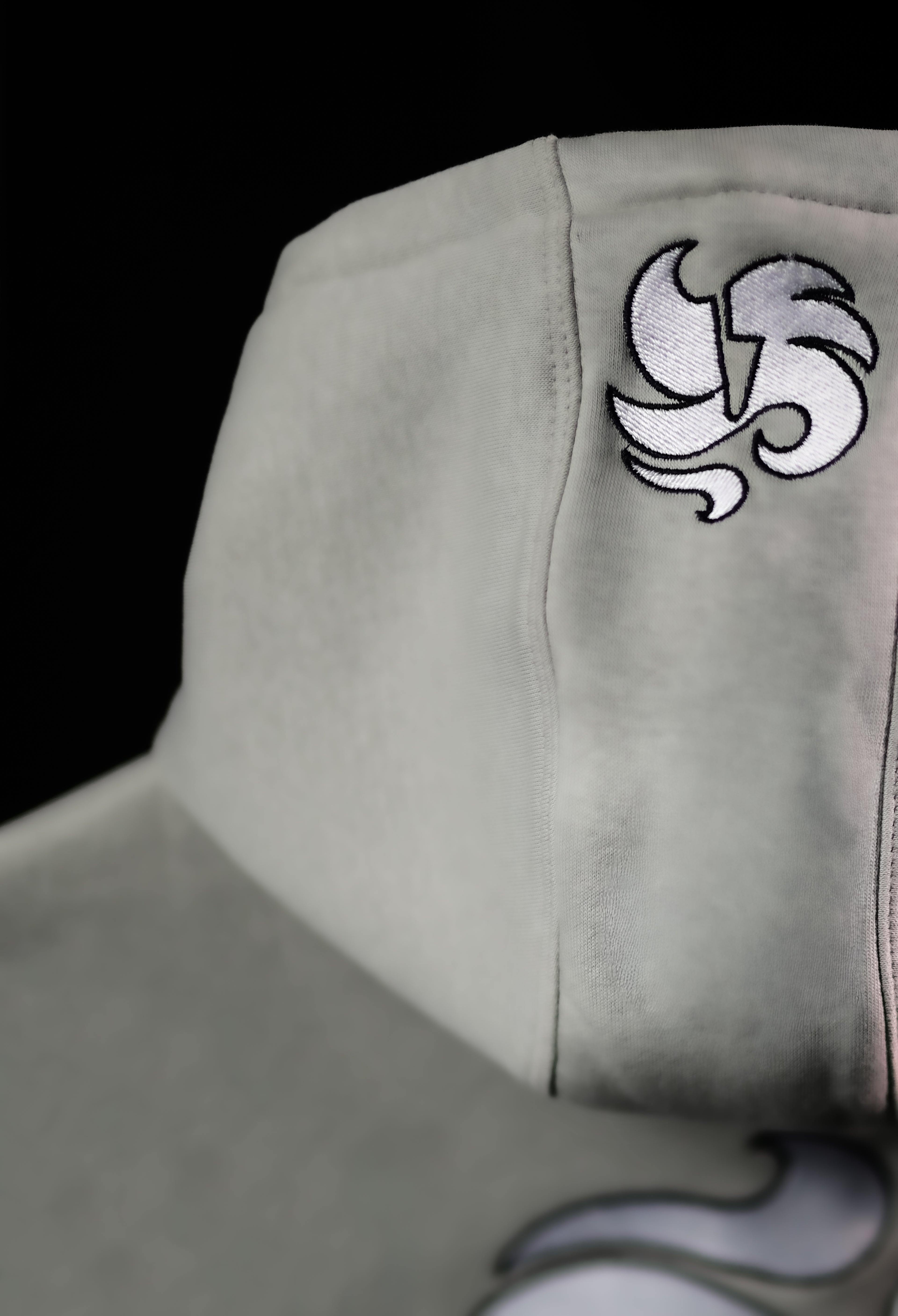 LUNAR SILVER AEROZ HOODIE